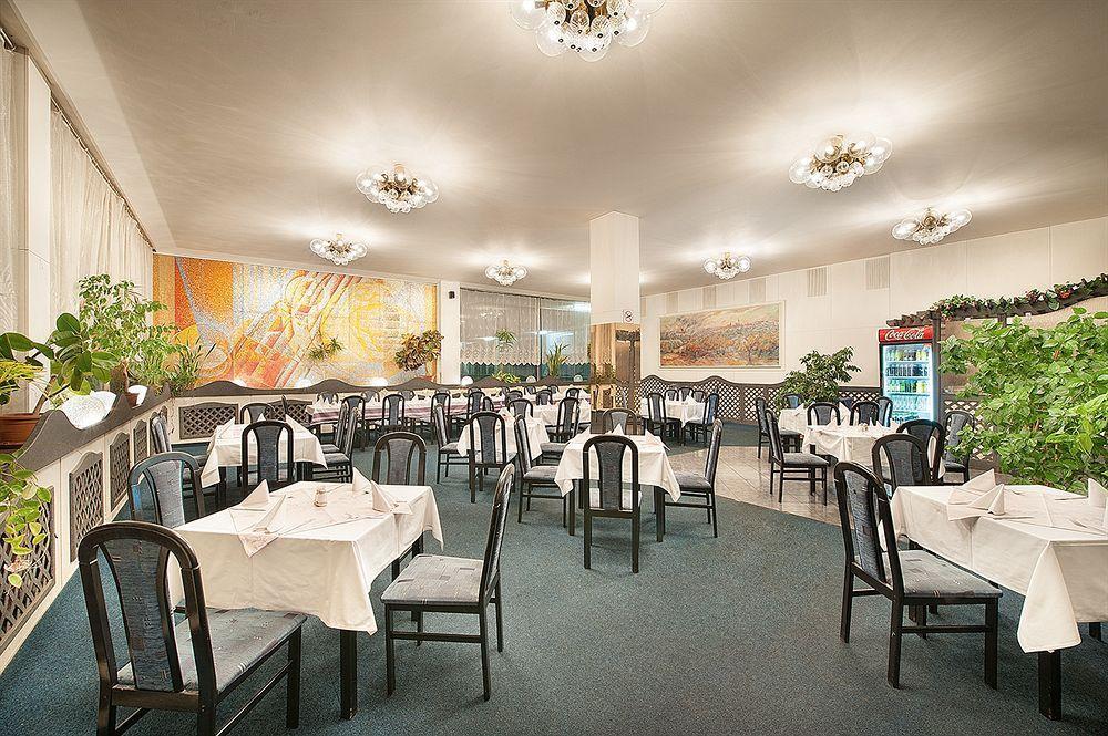 Retro Hotel 3*